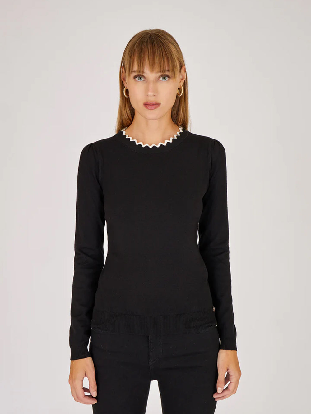 ARTIGLI Artigli pullover nero da donna collo in contrasto